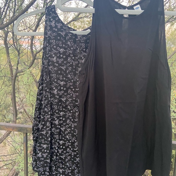 Bundle of 2 Sleeveless Tops Sz Large - Picture 1 of 12
